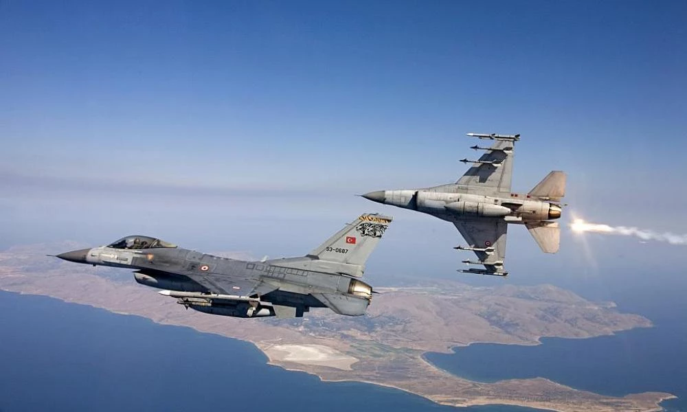 Tέσσερις υπερπτήσεις από τουρκικά F-16 πάνω από ελληνικά νησιά